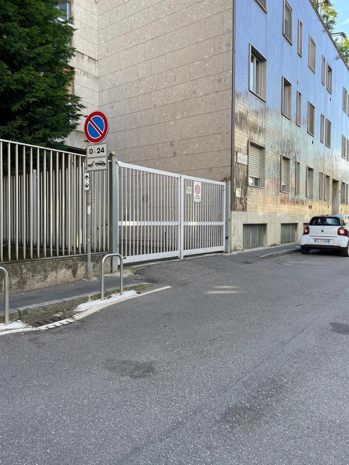Morivione Apartment - Bocconi Free Parking Milan Exterior photo